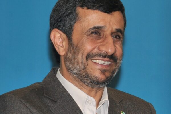 Il Ritorno di Ahmadinejad: Proposte e Controversie in Iran