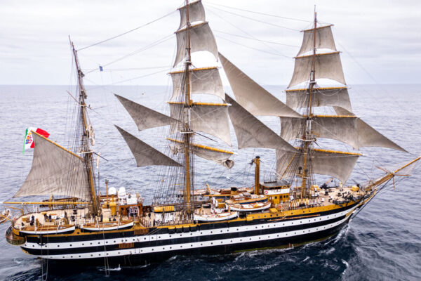 Amerigo Vespucci: La Nave Scuola e il suo Legame con Genova
