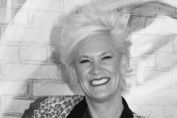 Anne Burrell: La Storia della Chef e Influencer Culinaria