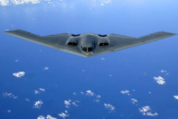 Analisi del B2 Bomber: Un Volo Verso il Futuro
