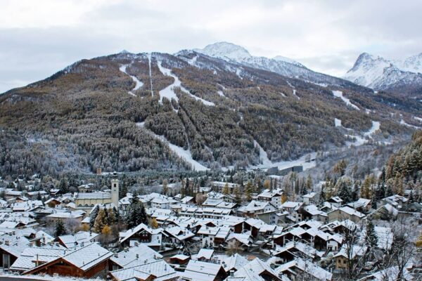 Bardonecchia: Un Paradiso per Sportivi e Amanti della Natura