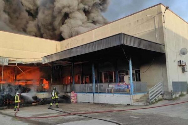 Incendio a Caserta: Cosa è Successo e le Implicazioni