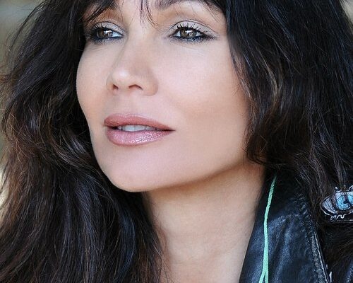 Luisa Corna: Un Viaggio Nella Sua Arte e Musica