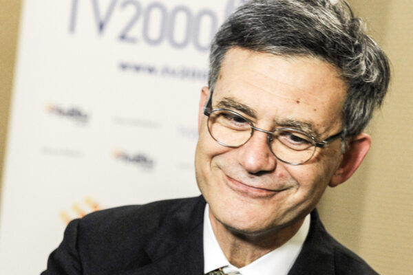 Paolo Ruffini: Una Stella del Cinema e della TV Italiana