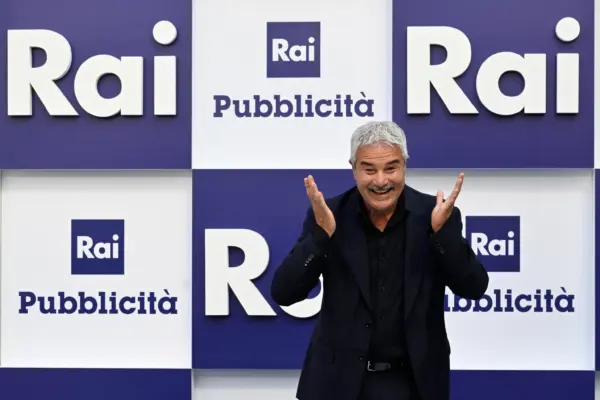 Pino Insegno: Facci Ridere, L’Arte della Comicità Italiana