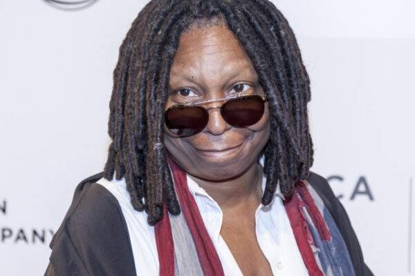 Chi è Whoopi Goldberg? Un’icona del cinema e della televisione
