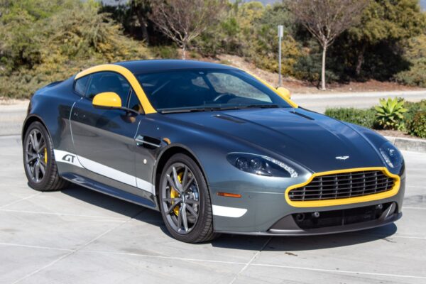 Aston Martin: Innovazione e Tradizione nel Mondo delle Auto di Lusso