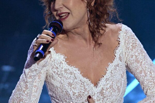 Fiorella Mannoia: Un’Icona della Musica Italiana