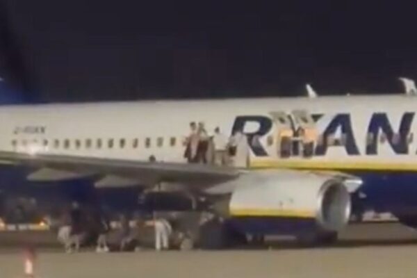 Incendio Volo Ryanair: Dettagli e Sviluppi Recenti