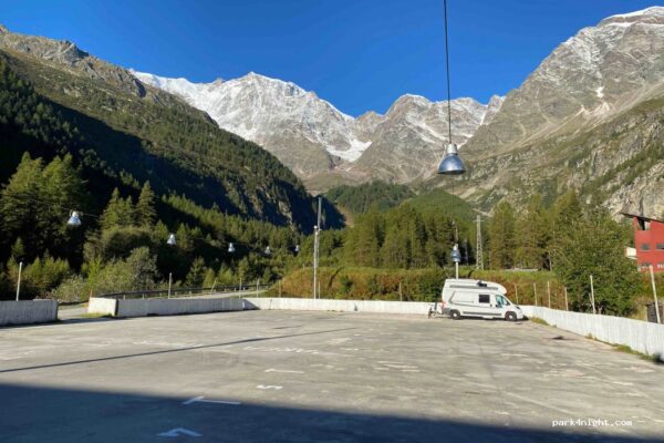 Macugnaga: Un Paradiso Alpino per Turisti e Amanti della Natura