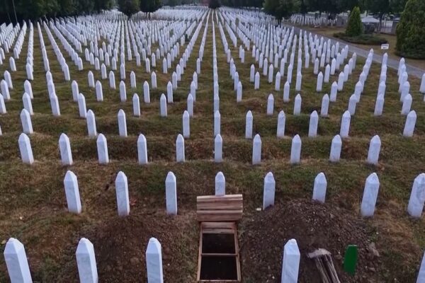 Srebrenica: Comprendere la Tragedia del Genocidio