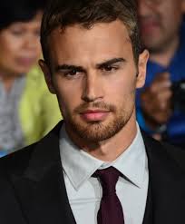 Theo James: Dalla Saga Divergent al Successo Attuale