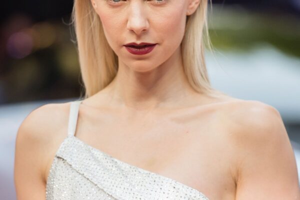 La Carriera Eccellente di Vanessa Kirby