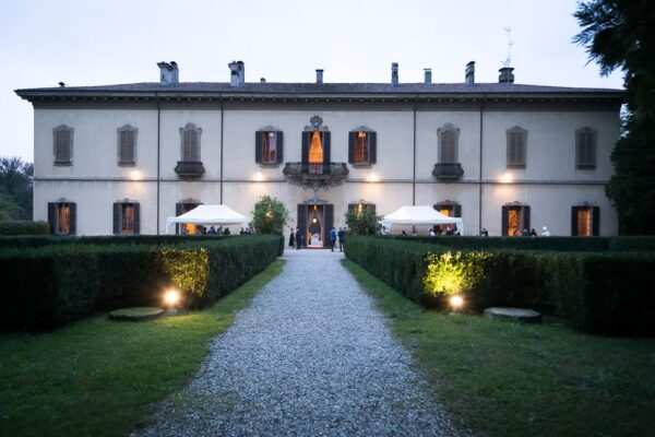 Villa Taverna: Un Eccellente Esempio di Storia e Cultura