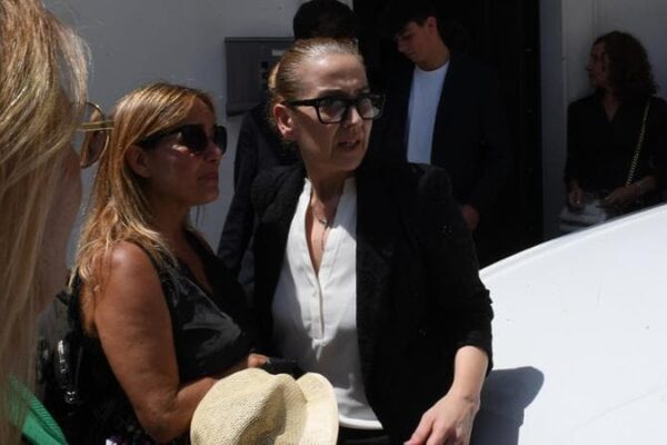 Dina Minna: Scopri l’Artista Emergente dell’Arte Contemporanea