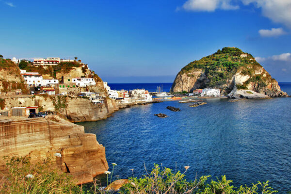 Ischia: Un gioiello del Mediterraneo