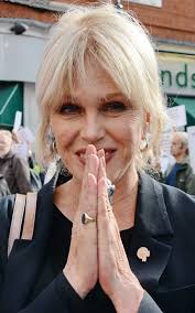 La Carriera e l’Impatto di Joanna Lumley