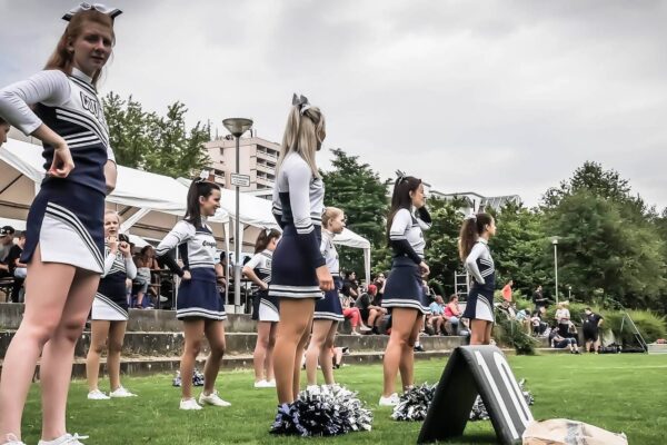 Il mondo delle cheerleader: tra sport e spettacolo