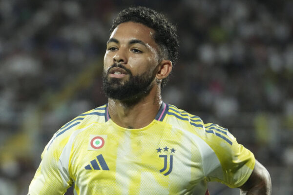 Douglas Luiz: Carriera e Successi nel Calcio Europeo