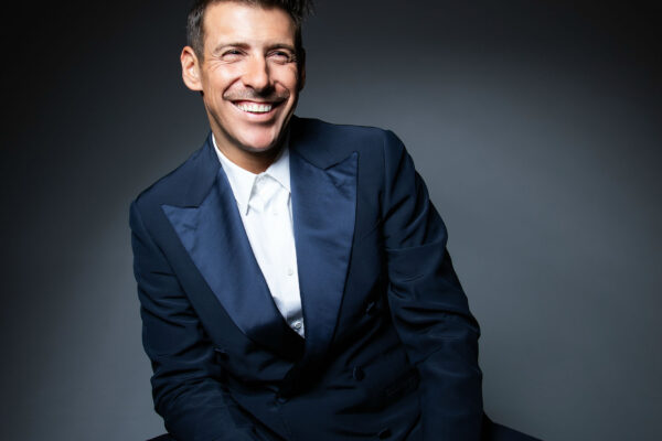 Francesco Gabbani: La Storia di un Cantautore di Successo