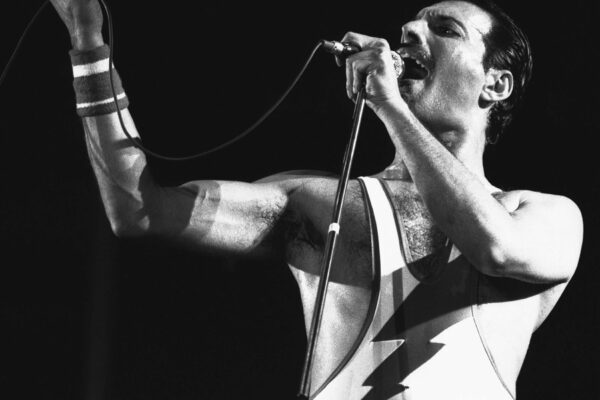Freddie Mercury: 50 Anni di Innovazione Musicale