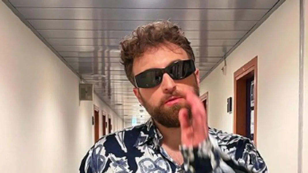 dargen d'amico senza occhiali — IT news