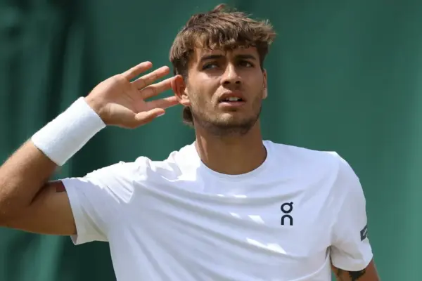 Wimbledon, Cobolli-Navone interrotta per oscurità: si riprenderà domani