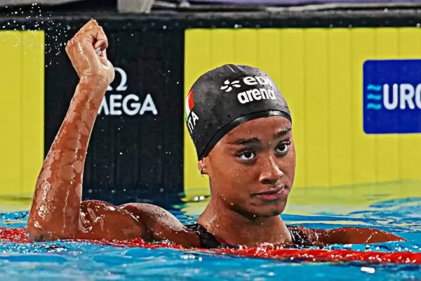 Parigi: Sara Curtis vince l’oro nei 50 dorso e stabilisce un nuovo record mondiale