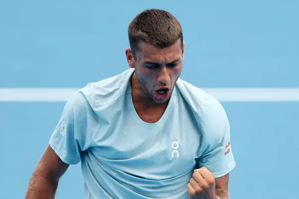 Cobolli vola ai quarti di finale a Cincinnati: battuto Jodar in tre set