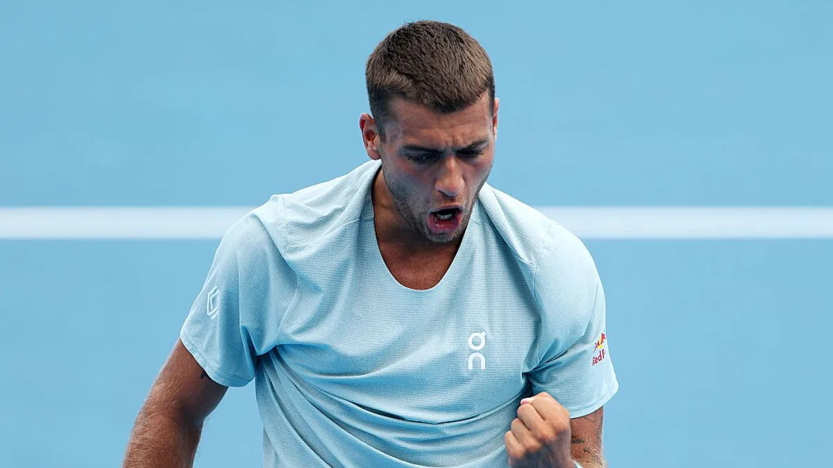 Cobolli vola ai quarti di finale a Cincinnati: battuto Jodar in tre set