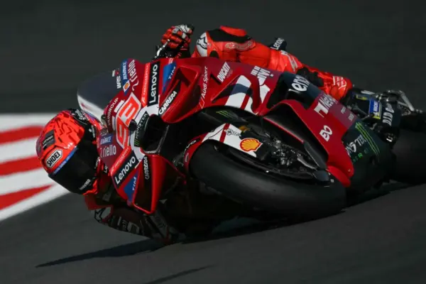Silverstone: Bezzecchi guida le pre-qualifiche MotoGP, Bagnaia costretto al Q1