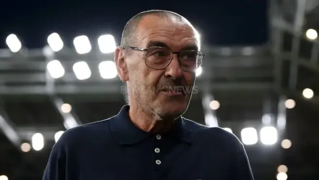 Sarri: “Non starò sul divano? Meno male, se sto a casa mia moglie dice che guardo troppe partite”