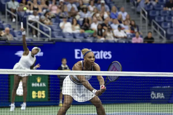 New York, le sorelle Williams cedono dopo tre ore agli Us Open image 1